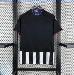 Alternative view of Besiktas 2025/26 Domicile