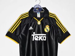 Alternative view of Real Madrid 1999/00 Extérieur